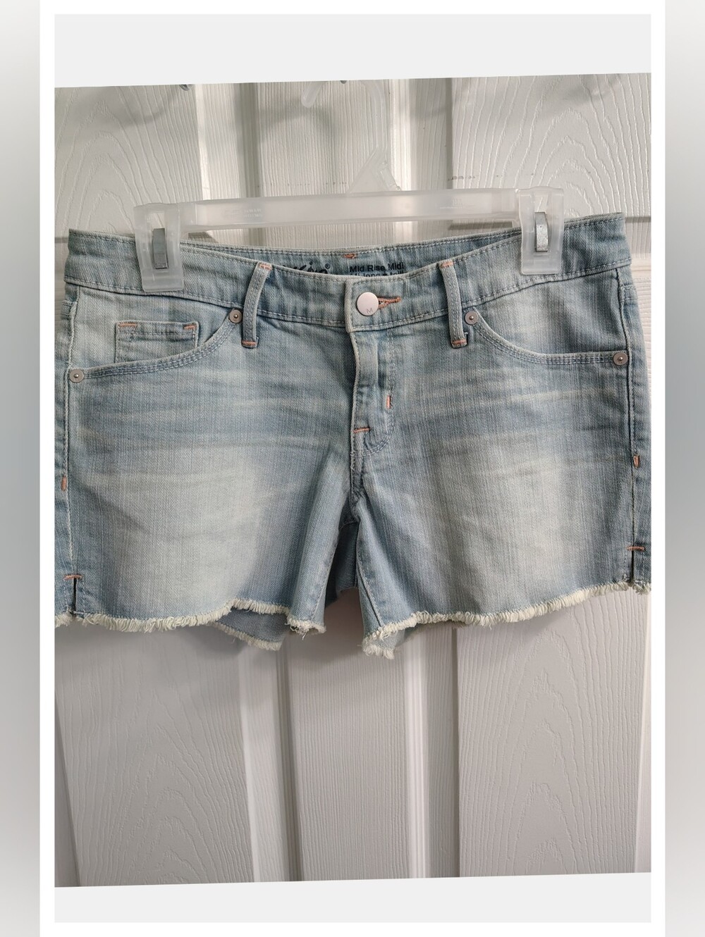 'Mossimo Denim' Mid-Rise Distressed Look Frayed Hem Shorts - Women's 4/27 *NEW*